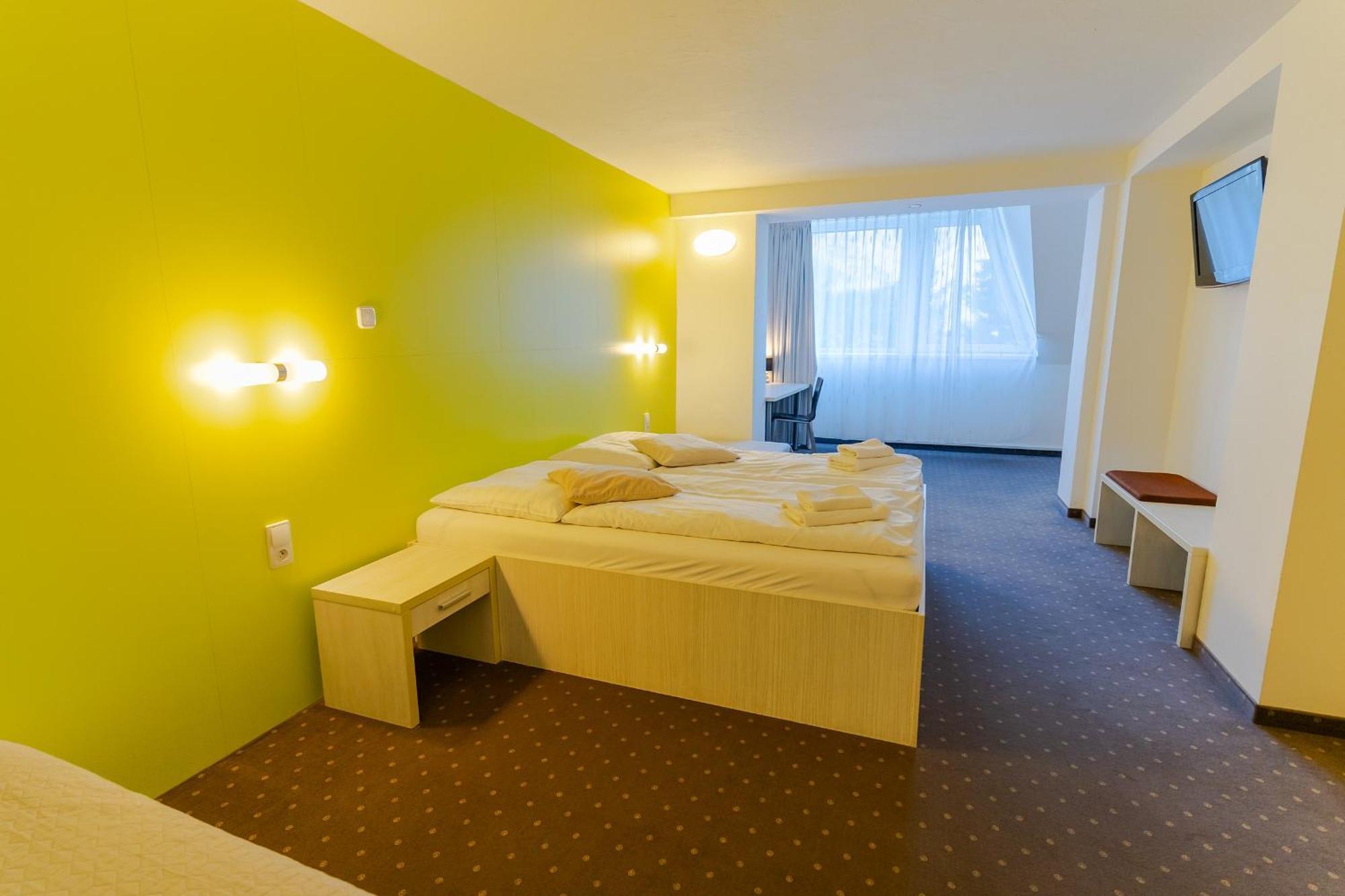 Hotel Ostredok Demanovska Dolina Exterior photo